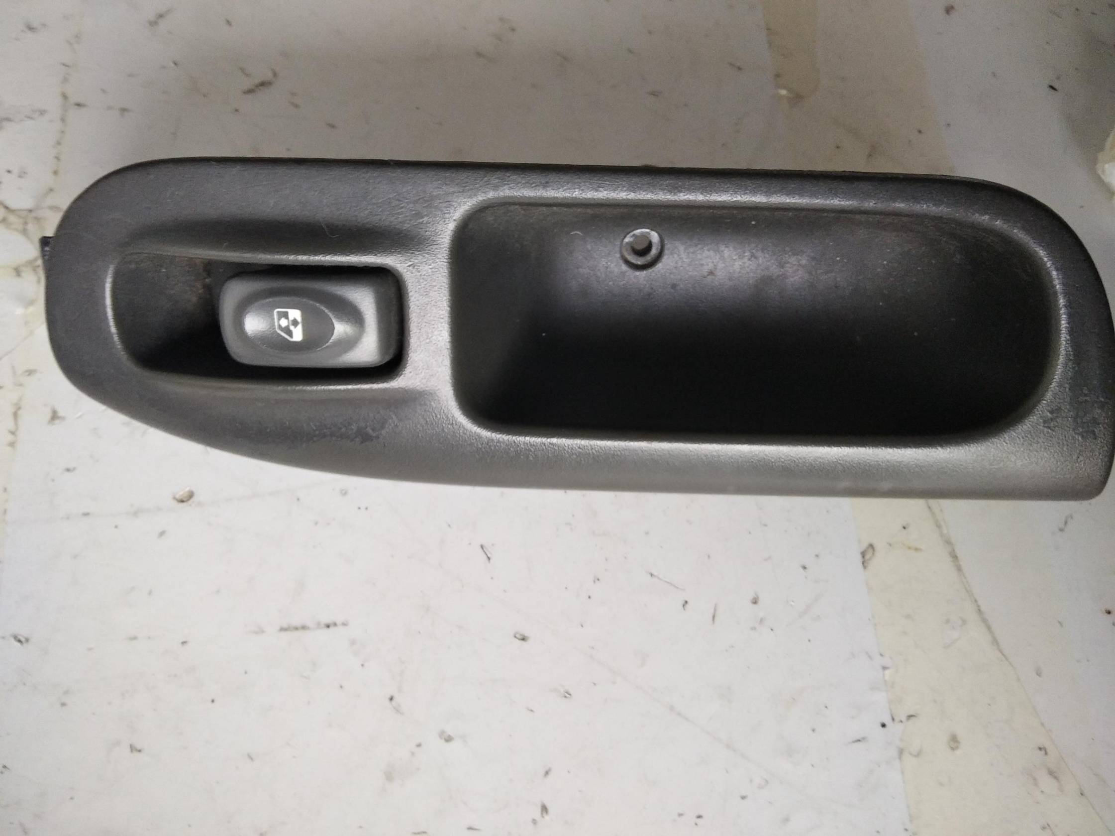 Interruttore alzacristalli porta ant. dx.